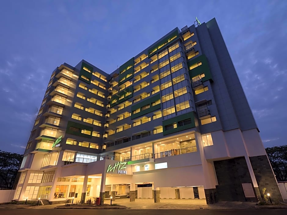 Whiz Prime Hotel Megamas Manado