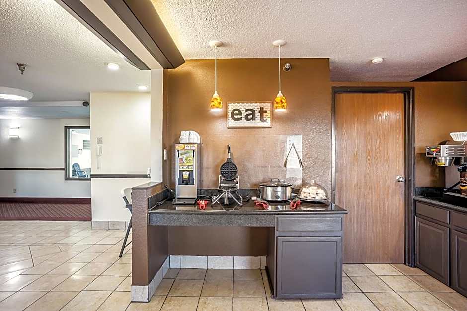 Super 8 by Wyndham Galesburg