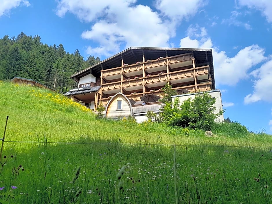 Das alpine Lifestyle Berghotel Madlener