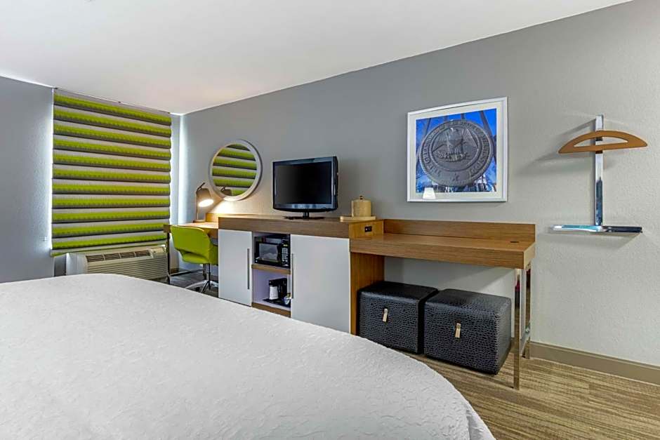 1 King Bed with Sofabed — 5 fotoğraftan 1. fotoğraf