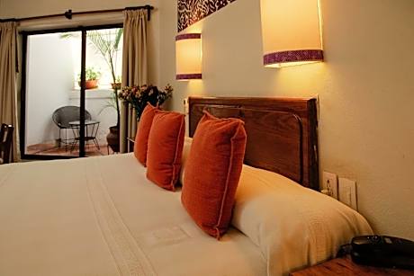 Standard Queen Room