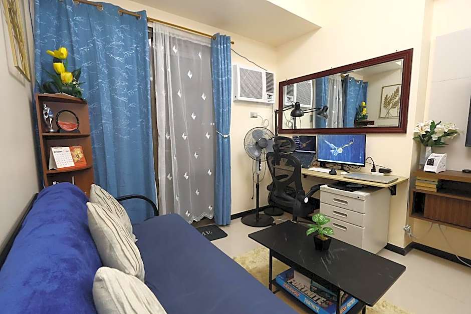 Bayfront Suite in Pasay, Manila Near NAIA Terminal, PICC, Star City, MOA and US Embassy - Pet-Friendly, Free Pool, Wi-Fi & Netflix