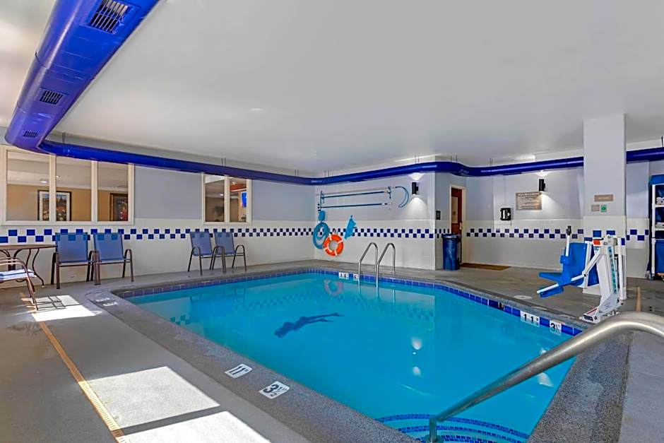 Comfort Suites Lakewood - Denver