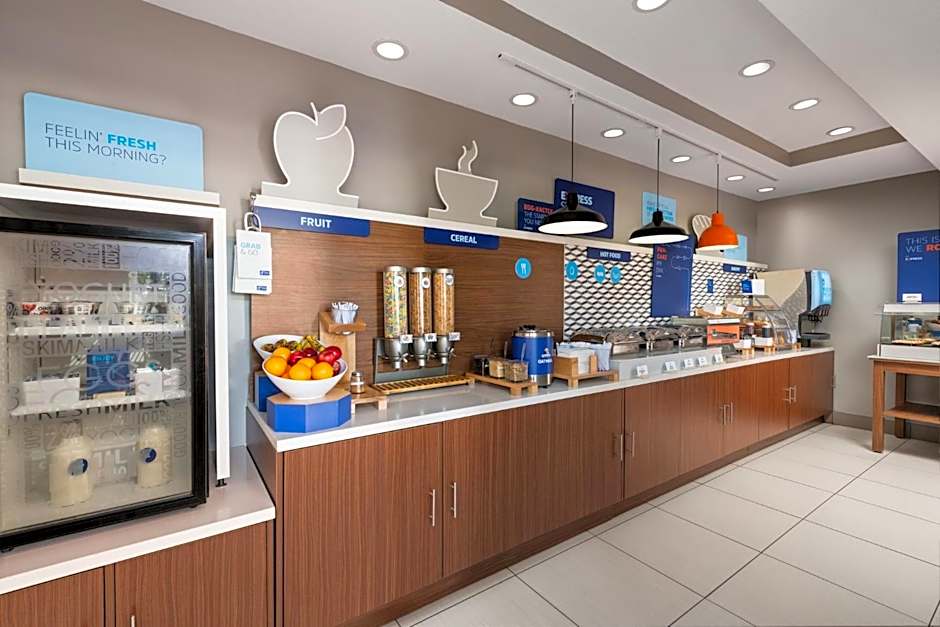 Holiday Inn Express & Suites Boynton Beach West By IHG