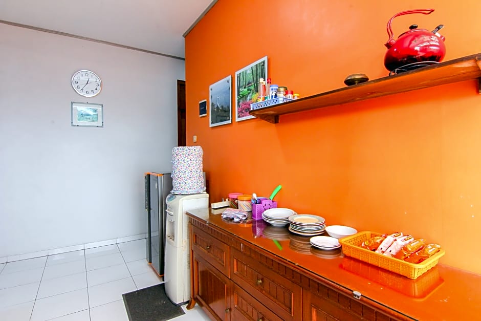 Embe Enem Homestay by ZUZU