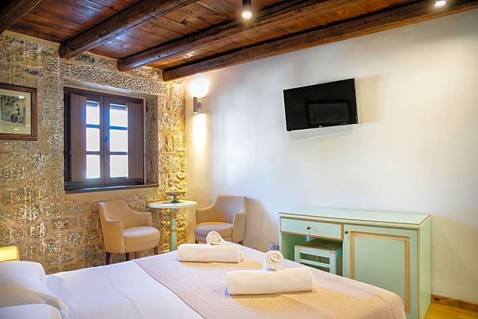 Trapela Areopolis, Boutique Hotel