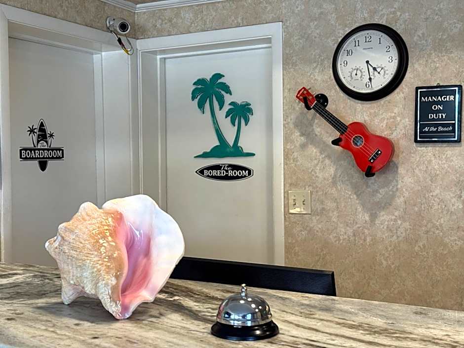 Hole Inn the Wall Hotel - Fort Walton Beach - Sunset Plaza - near Beaches & Hurlburt