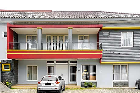 RedDoorz near Siloam Karawaci 3