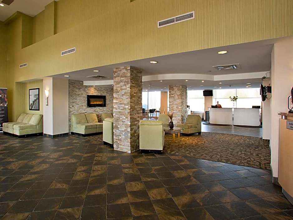 Oakes Hotel Overlooking The Falls