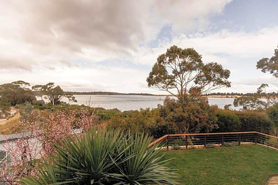 Seagrass Coastal Retreat with direct beach access