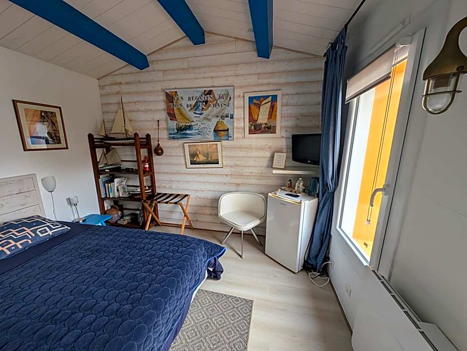 Les Yeux Bleus Bed & Breakfast