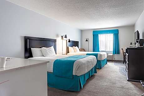 Queen Room with Two Queen Beds and Kitchenette - Dog Friendly