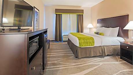 Suite King Bed Mobility Access Comm Assist Bathtub Sofabed For One Kitchenette NSMK Full Breakfast