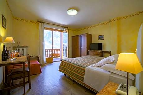 Double Room with Mountain View