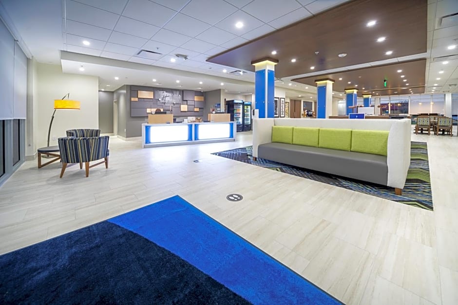 Holiday Inn Express and Suites Fort Myers Airport