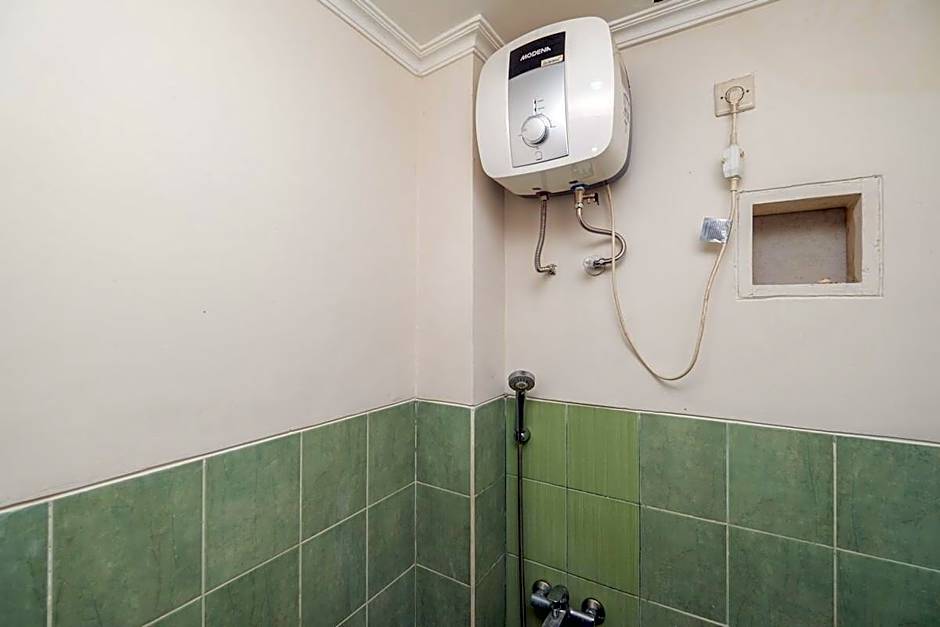 RedDoorz Plus @ Gunungsari Surabaya