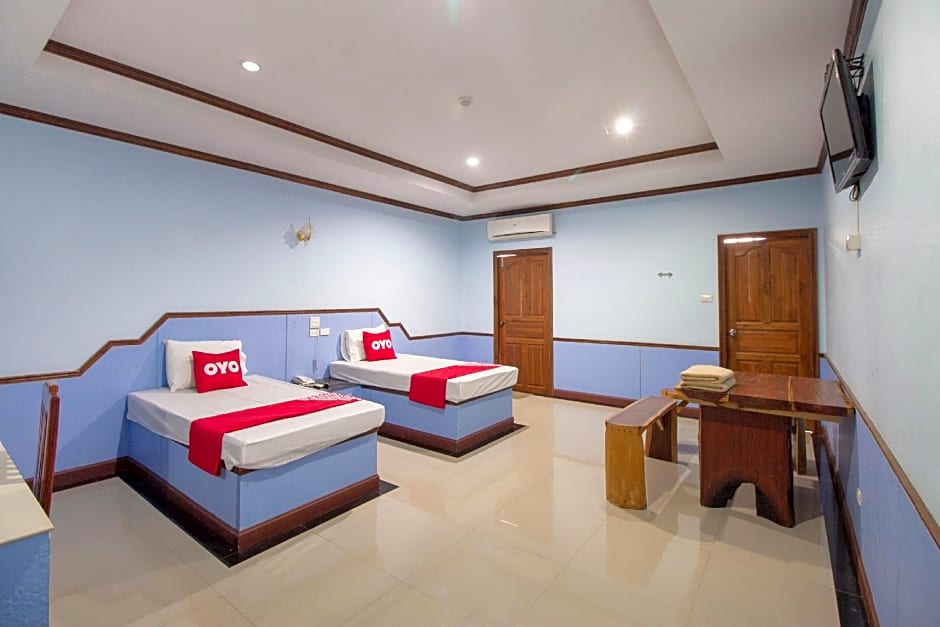 OYO 75334 Train Hotel