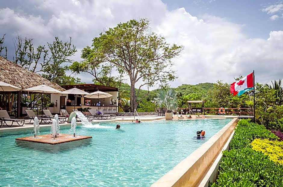 Binniguenda Huatulco & Beach Club