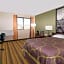 Super 8 by Wyndham Topeka/Wanamaker RD/I-70