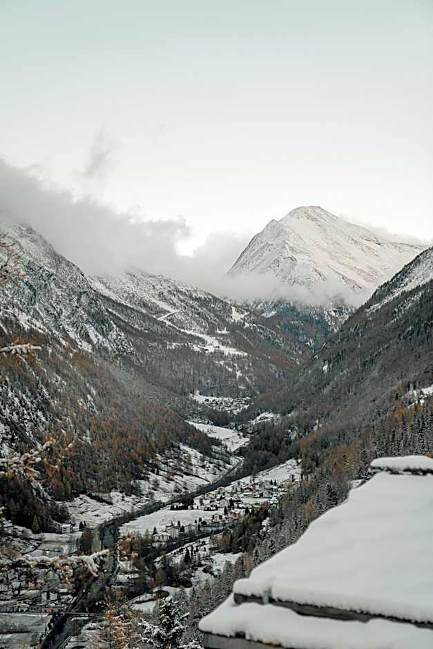 Waldhotel Fletschhorn Panoramic Retreat in Saas Fee
