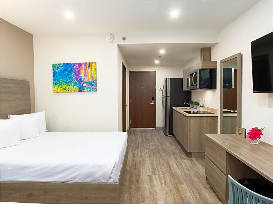 Hotel Mesaluna Short & Long Stay