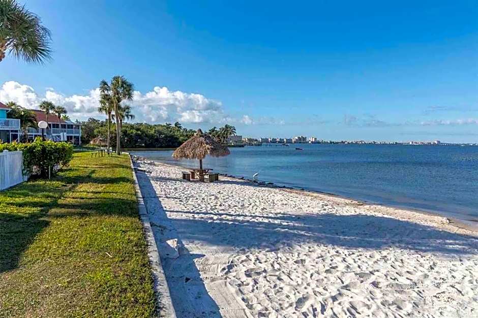 Relaxing Spacious Coastal 3bd Gulfport Paradise
