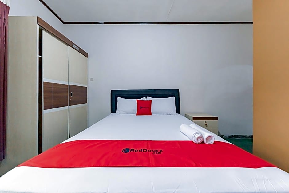 RedDoorz near Cikole Lembang