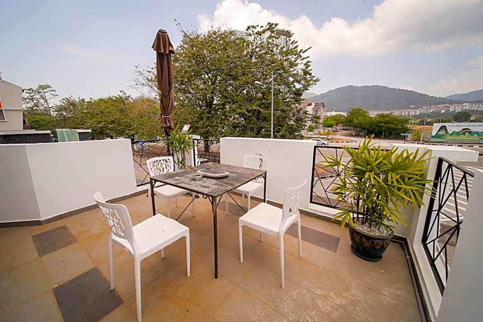 The Best Hotel in Bayan Lepas - THE LOV PENANG