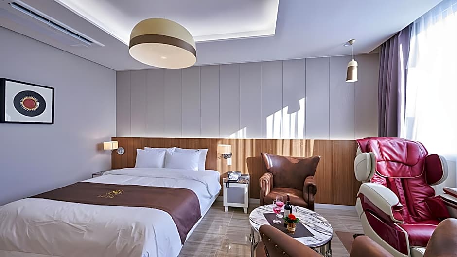 Aura Business Hotel