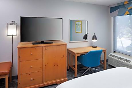 Room with Two Queen Beds - Non-Smoking