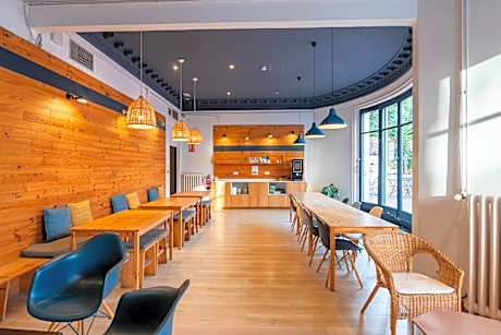 Private - 6 Bed Mixed Dormitory Room with Private Bathroom