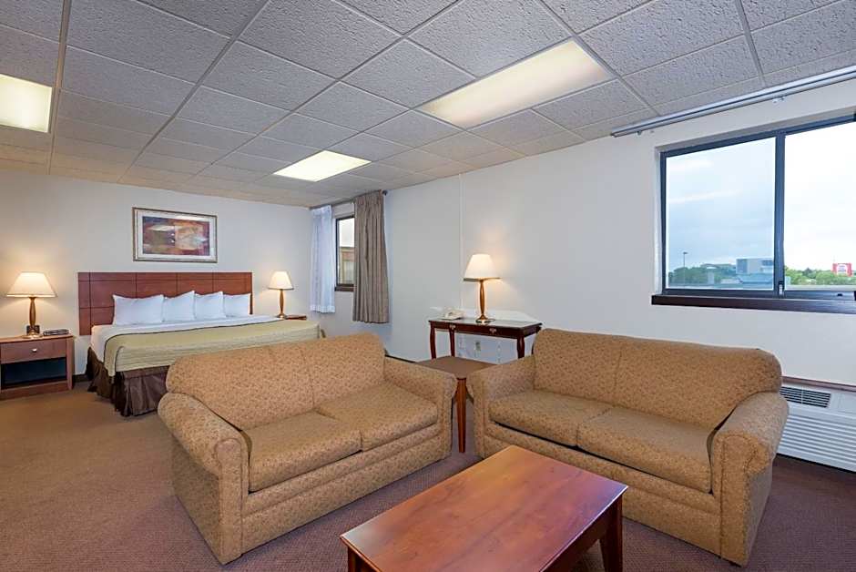 Ramada by Wyndham Fargo