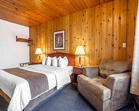 1 King Bed Nonsmoking