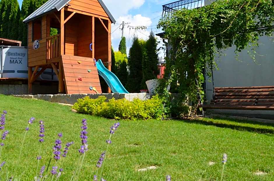 Lawendowo- sauna, jacuzzi, domki w ogrodzie i apartamenty w kamienicy