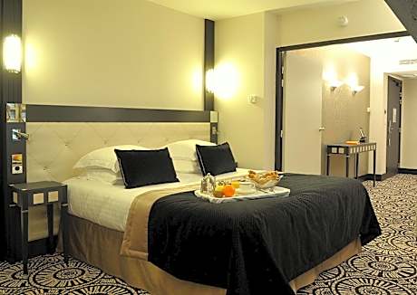Deluxe Suite with Spa Bath