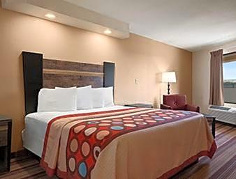 Photo 1 of 4 of Business 1 King Bed