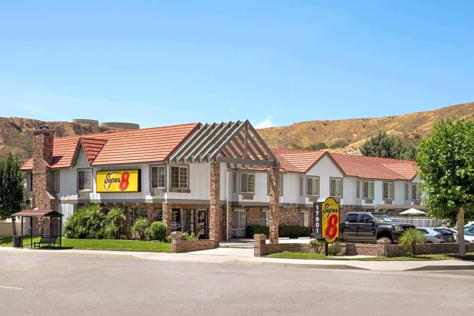 Super 8 by Wyndham Santa Clarita/Valencia