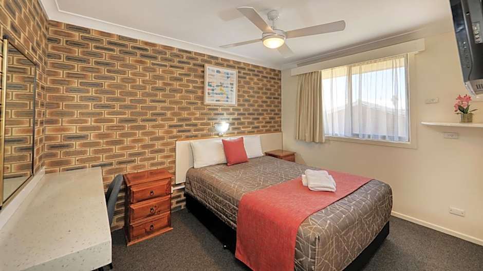 Top of the Town Motel