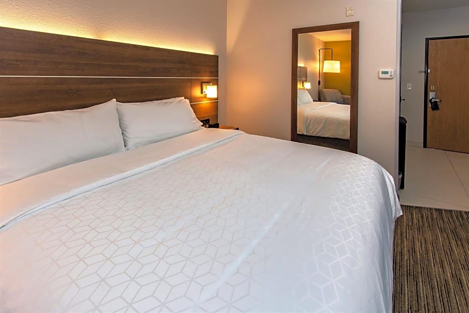 Holiday Inn Express Hotel & Suites Roseville - Galleria Area By IHG