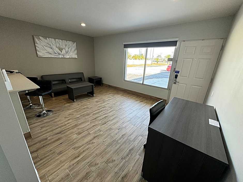 Studio 6-Englewood, FL