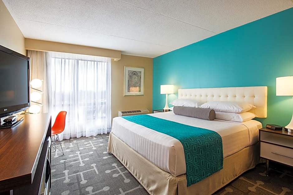 Howard Johnson Hotel by Wyndham by the Falls Niagara Falls