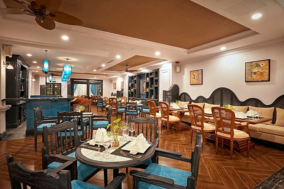 Manoir Des Arts Hotel