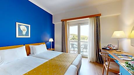 Classic Twin Room with Balcony