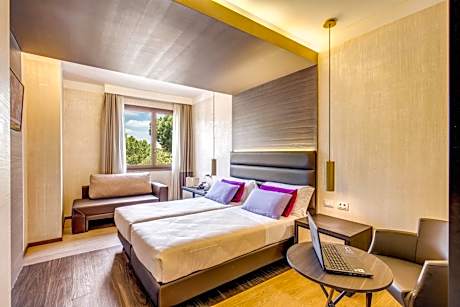 Junior Suite with Garden View