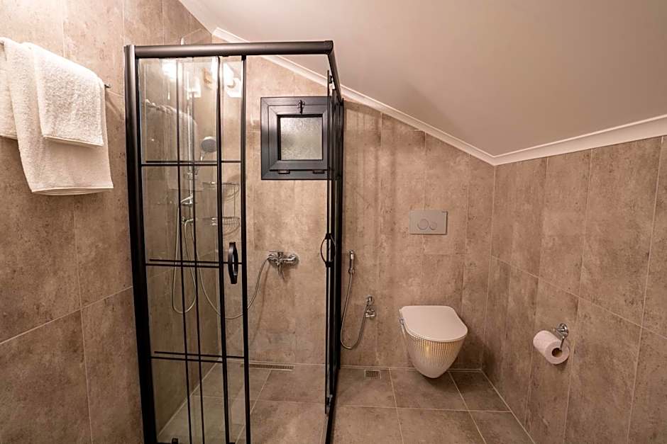 POISON GARDEN SUİTE