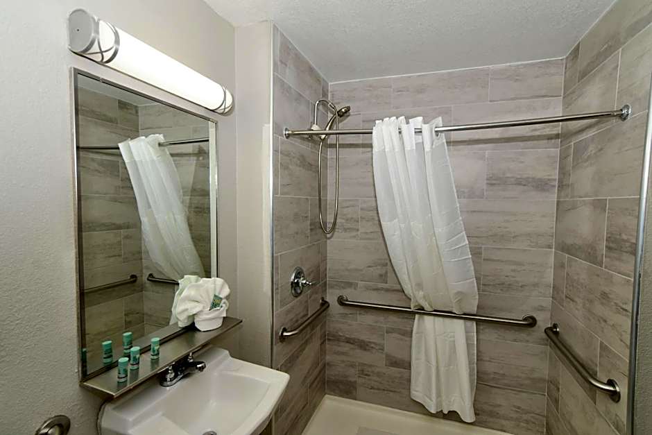 Rock Island Inn & Suites Marshalltown