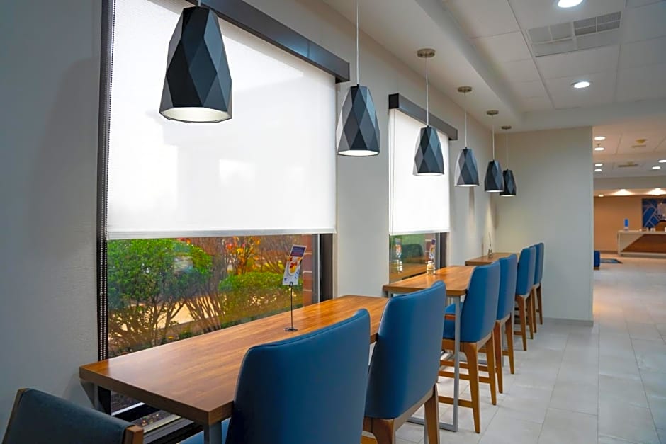 Holiday Inn Express Hotel & Suites West Chester By IHG