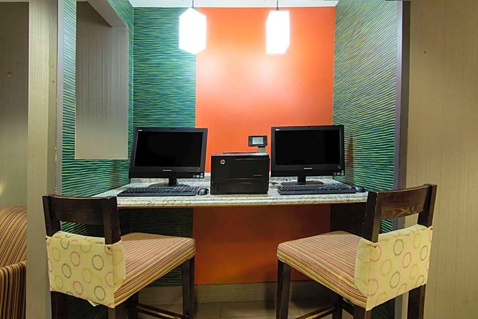 La Quinta Inn & Suites by Wyndham Erie