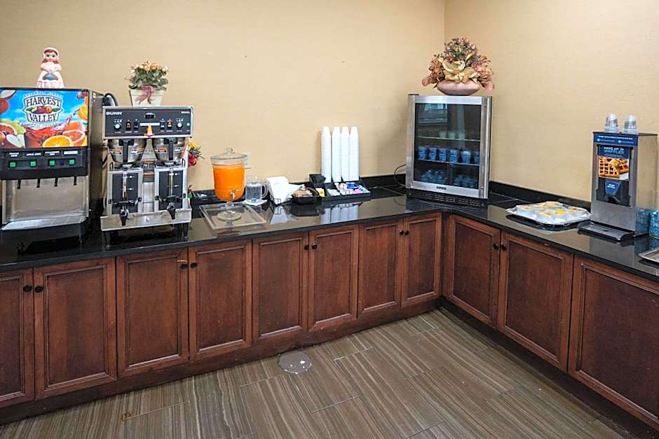 Clarion Hotel Detroit Metro Airport