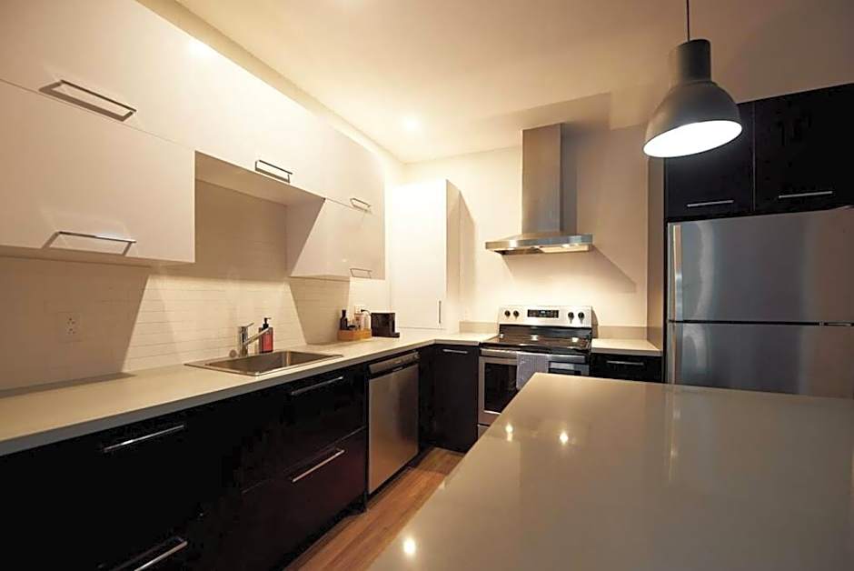 Design 3 bedroom flat with private terrace in Little Italy by Denstays